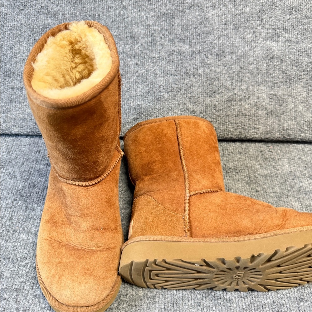 Chestnut UGGs - Picture 4 of 7